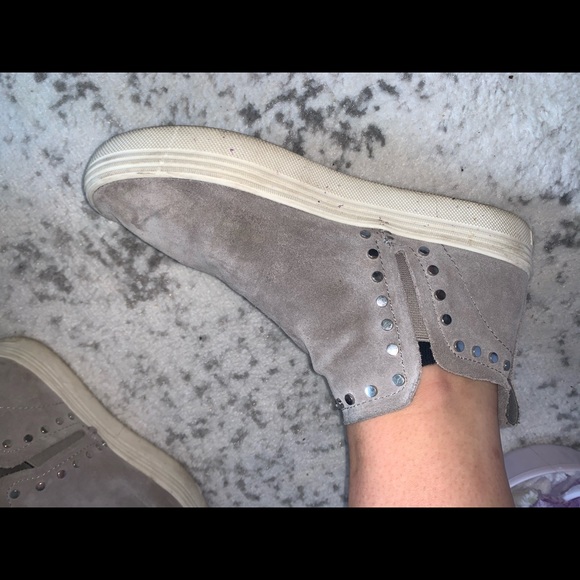 Dolce Vita Sneakers - Picture 2 of 5